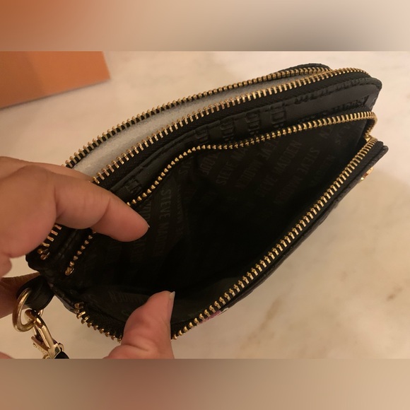 Steve Madden Women's Btrell Wristlet Black Floral Embossed, One Size EUC - Picture 6 of 6